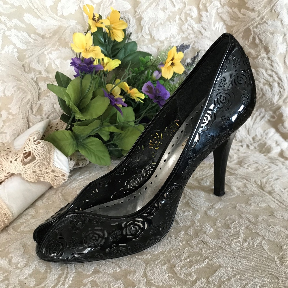 BCBGIRLS BLACK LEATHER PUMPS